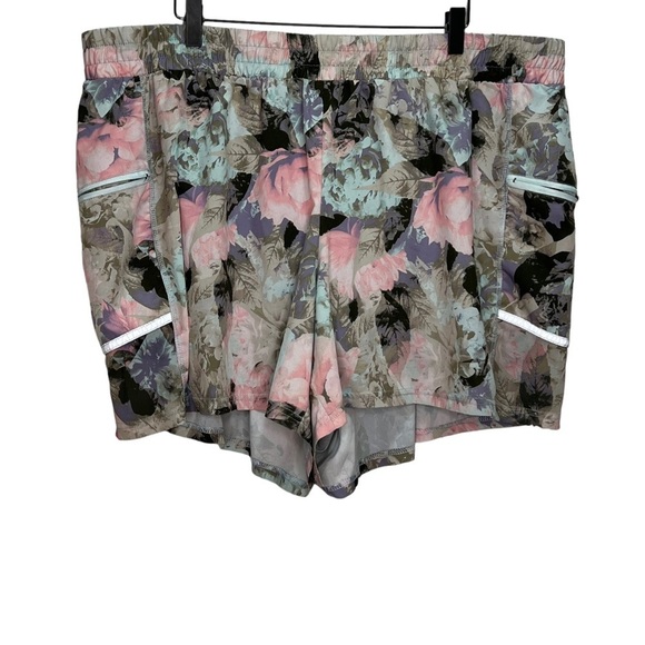 Fabletics Maggie Shorts Secret Garden Print Size 3x - Picture 2 of 8
